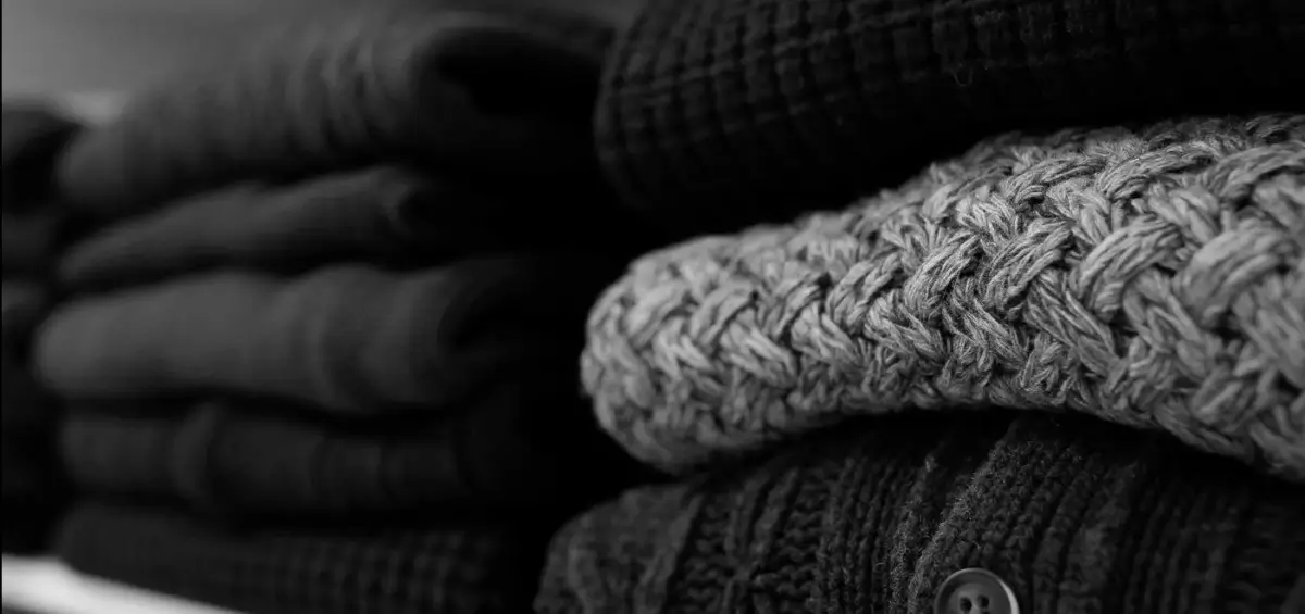 Top 10 European knitwear manufacturers from Italy, Portugal, UK, Germany, Spain, and Turkey, highlighting luxury, sustainable, and technical knitwear production